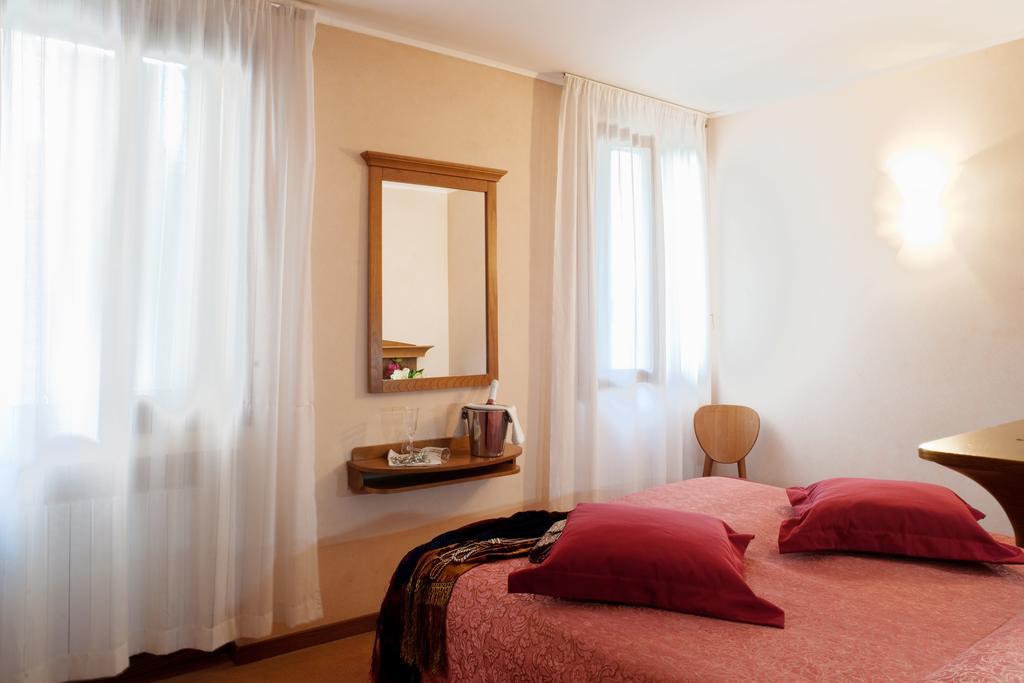 Hotel Hs Velence Kültér fotó