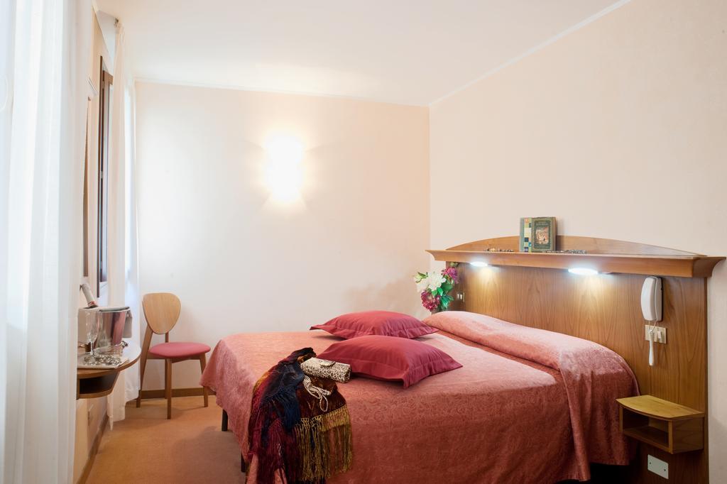Hotel Hs Velence Kültér fotó