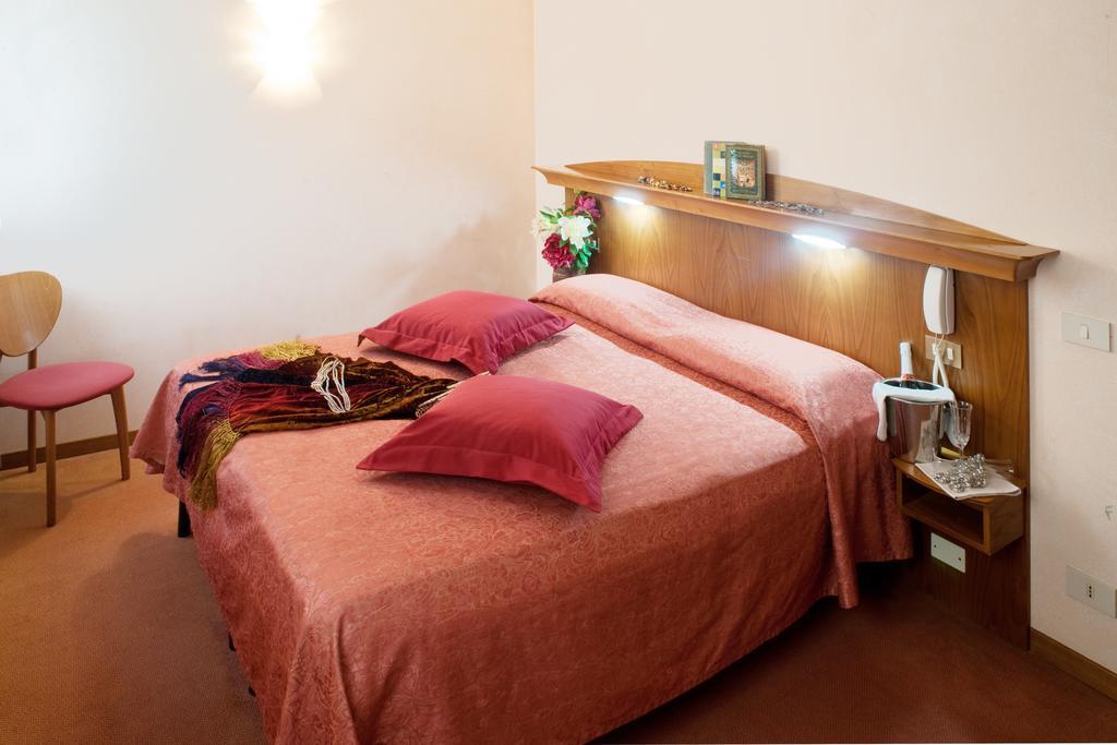 Hotel Hs Velence Kültér fotó