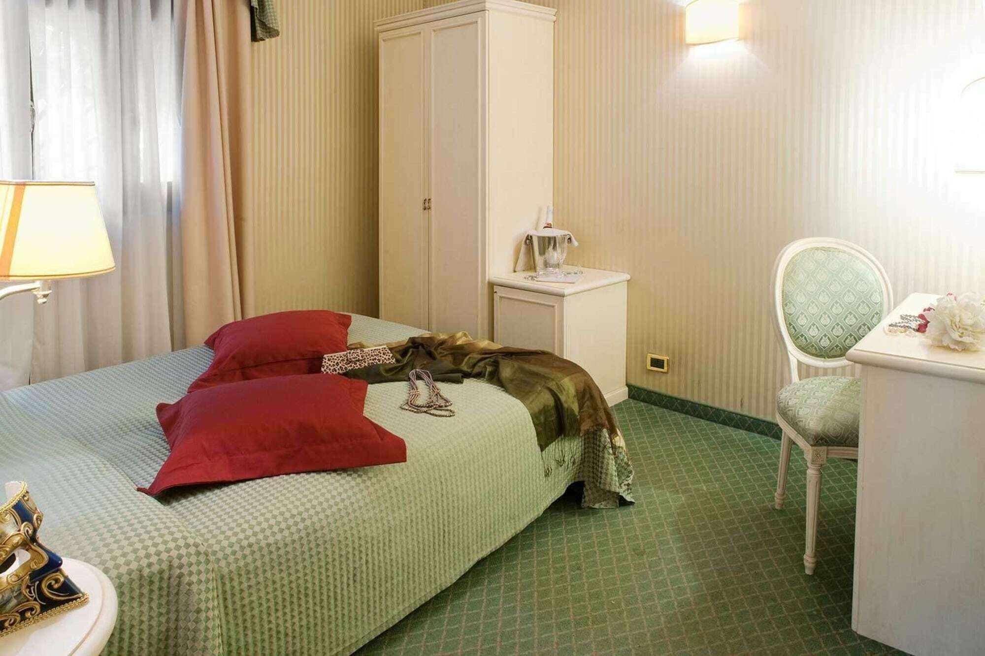 Hotel Hs Velence Kültér fotó