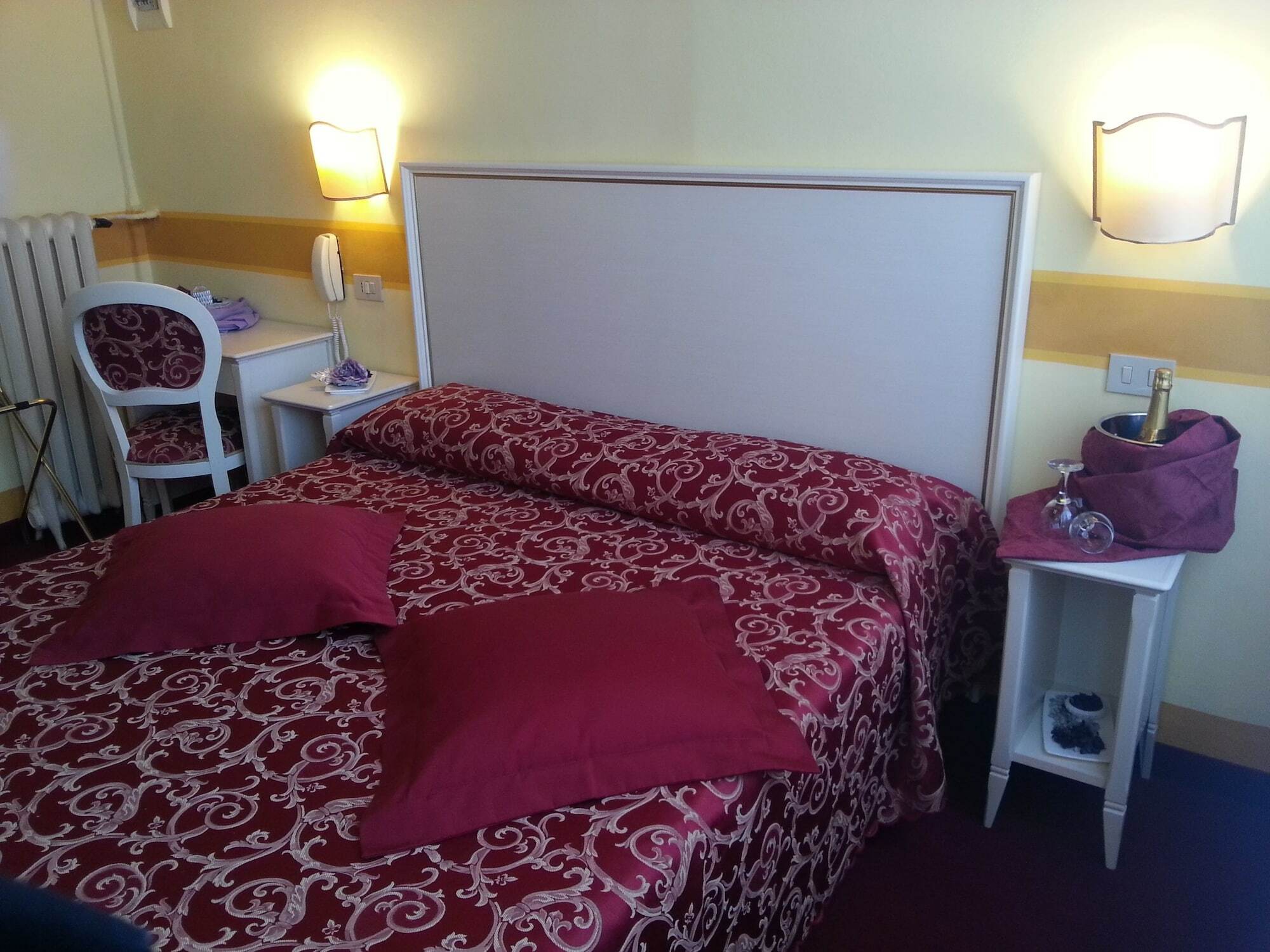 Hotel Hs Velence Kültér fotó